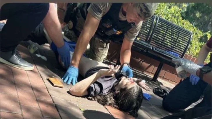 Es hijo de policía el autor de tiroteo que mató a dos personas en universidad de Florida Es hijo de policía el autor de tiroteo que mató a dos personas en universidad de Florida