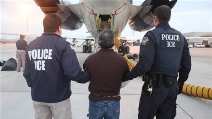 Migrantes mandan más dinero a sus familias por miedo a perderlo si son deportados Migrantes mandan más dinero a sus familias por miedo a perderlo si son deportados