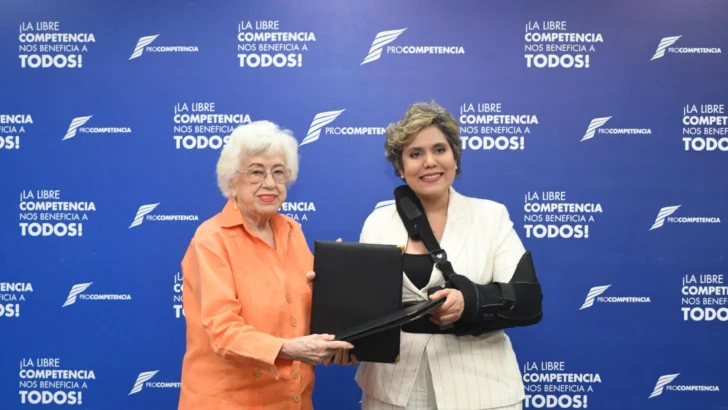 Pro-Competencia y DIGEIG firman acuerdo para fortalecer la transparencia y la competencia