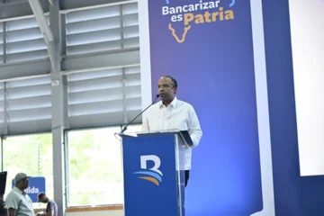 Banreservas lleva jornada de bancarización a comunitarios del Nuevo Domingo Savio