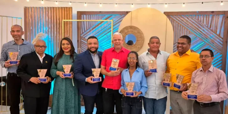 Colegio de Periodistas entrega premios en la provincia Duarte
