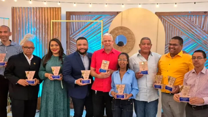Colegio de Periodistas entrega premios en la provincia Duarte