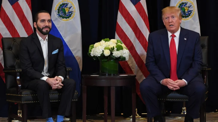 Trump y Bukele se reunirán este lunes con el foco puesto en cooperación en la cuestión migratoria Trump y Bukele se reunirán este lunes con el foco puesto en cooperación en la cuestión migratoria