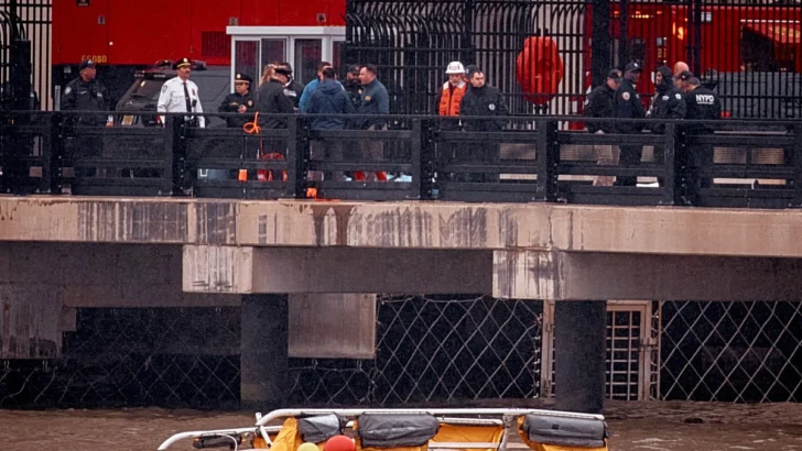 Varios muertos al estrellarse un helicóptero en el río Hudson de Nueva York Varios muertos al estrellarse un helicóptero en el río Hudson de Nueva York