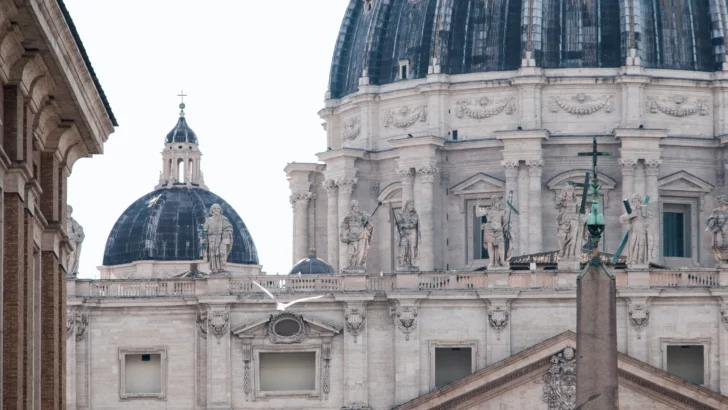 Los cardenales afrontan el problema de las finanzas, uno de los retos para el nuevo papa