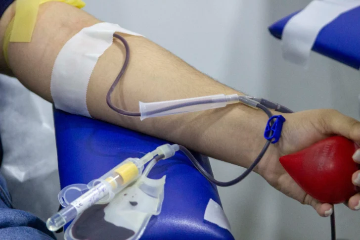 Ministro dice que trabaja para que la sangre esté cubierta por la seguridad social