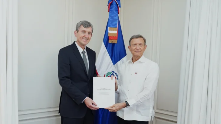 Presenta sus cartas credenciales el primer embajador ruso residente en el país