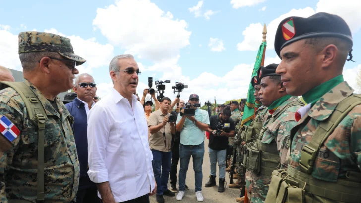 Abinader supervisa valla perimetral y garantiza seguridad nacional Abinader supervisa valla perimetral y garantiza seguridad nacional