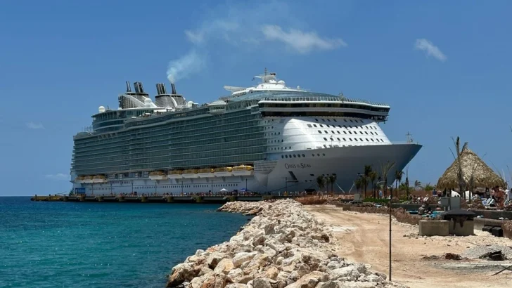 Llega a Pedernales uno de los cruceros más grandes del mundo Llega a Pedernales uno de los cruceros más grandes del mundo