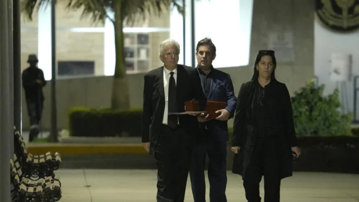 Los restos de Mario Vargas Llosa son cremados y entregados a sus tres hijos Los restos de Mario Vargas Llosa son cremados y entregados a sus tres hijos