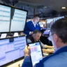 Wall Street abre en rojo después de que Moody’s rebajara calificación crediticia de EE.UU.
