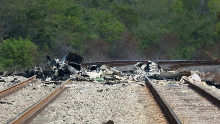 Avioneta se estrella en una transitada avenida en Boca Ratón, sureste de Estados Unidos Avioneta se estrella en una transitada avenida en Boca Ratón, sureste de Estados Unidos