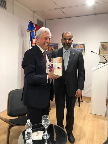 Mario Vargas Llosa, 'Yo quiero mucho a la República Dominicana'