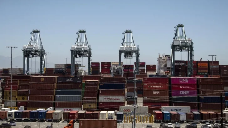 Economistas reaccionan al 10 % del arancel recíproco de Estados Unidos Economistas reaccionan al 10 % del arancel recíproco de Estados Unidos