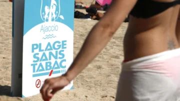 Francia prohíbe los cigarrillos en playas, parques y alrededores de los colegios a partir del 1 de julio