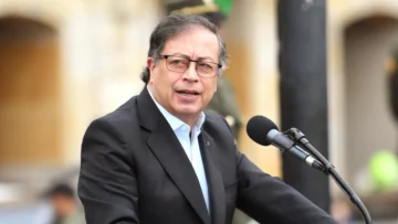 Colombia: Petro baraja retomar conversaciones de paz con el ELN en el Vaticano Colombia: Petro baraja retomar conversaciones de paz con el ELN en el Vaticano