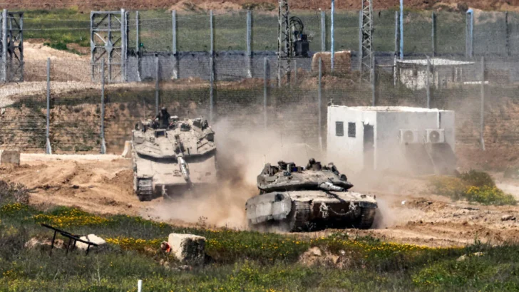Con toda su fuerza: Israel promete intensificar ataques en Gaza, de cara a negociación en Doha