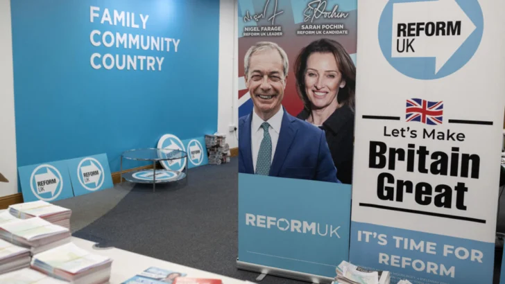 Elecciones en Inglaterra: trampolín de la extrema derecha y una gran prueba para Starmer y los tories