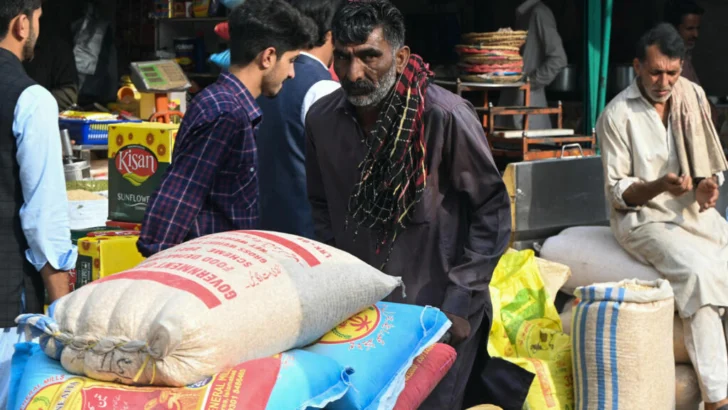 Pakistán urge a residentes de Cachemira abastecerse de alimentos, ante un inminente ataque de India