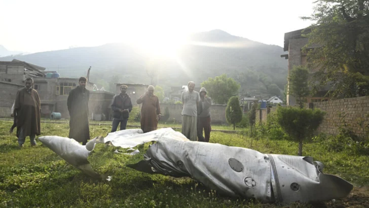 Pakistán afirma que derribó varios aviones de combate indios en respuesta a un ataque no provocado