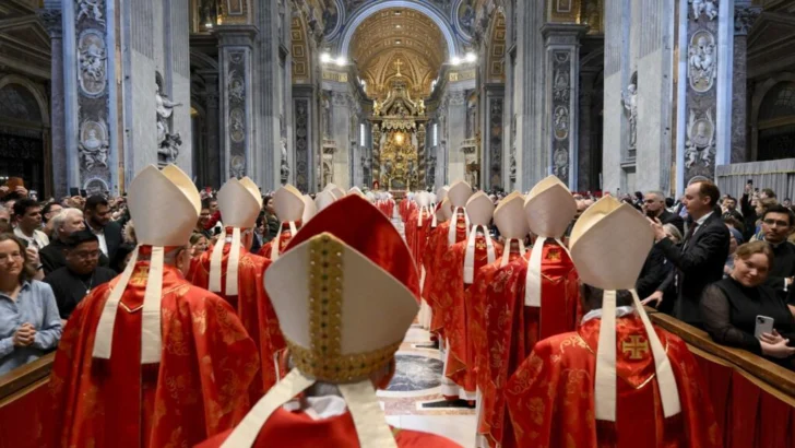 Cónclave en marcha: los cardenales deliberan en la Capilla Sixtina para escoger al nuevo papa