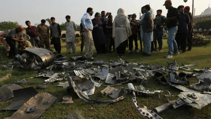 Pakistán dice que no tardará mucho en ajustar cuentas con India; la comunidad internacional clama por contención