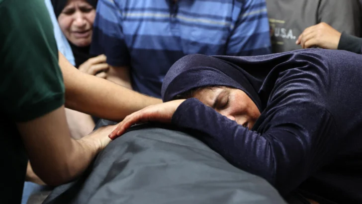 Más de 90 muertos dejan nuevos ataques israelíes contra Gaza en medio de las amenazas de ocupación