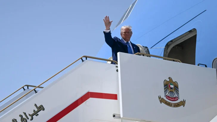 Trump culmina gira por el Golfo con acuerdos comerciales, sin pisar Israel ni abordar la guerra en Gaza