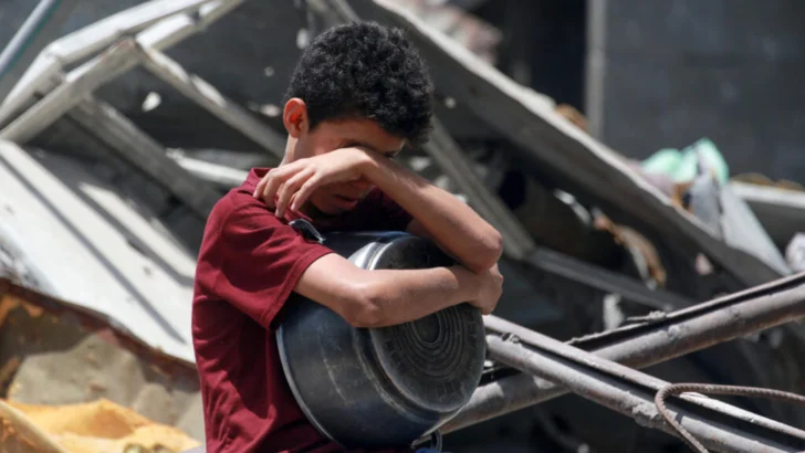 Israel mata decenas de palestinos en ataques aéreos tras advertir que tomará el control de toda Gaza
