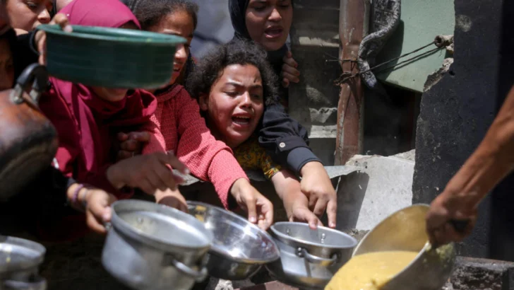 Ridículamente inadecuada: MSF sobre ayuda autorizada por Israel en Gaza; el papa urge a permitir asistencia justa