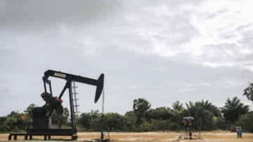 La OPEP+ vuelve a aumentar su producción de petróleo