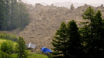 El pueblo en Suiza que quedó sepultado por una avalancha provocada por el derrumbe de un glaciar