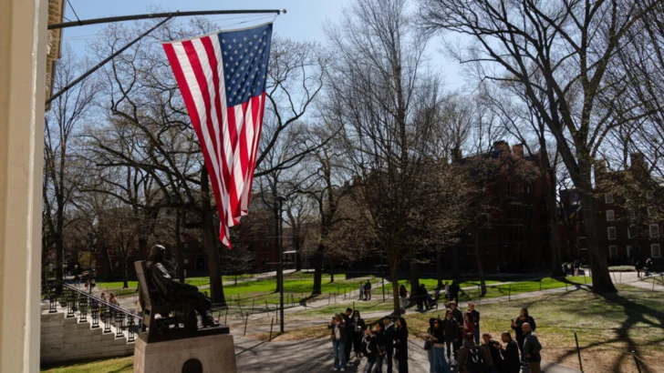 Harvard demanda al gobierno de Trump por bloquear la matrícula de estudiantes extranjeros