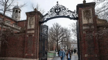 Indignación en Harvard ante el cerco de Trump: 'El campus vive un momento hostil'