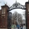 Indignación en Harvard ante el cerco de Trump: "El campus vive un momento hostil"