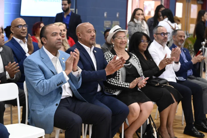 1-inauguracion-feria-BR-Lawrence-2025-728x485 1.El presidente ejecutivo de Banreservas, Samuel Pereyra, acompañado por Brayan de Peña, alcalde de Lawrence, Massachusetts, y representantes de la comunidad dominicana