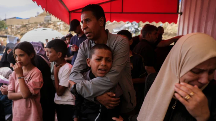 300 escritores francófonos exigen llamar genocidio los ataques israelíes en Gaza