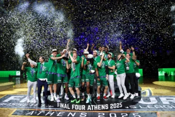  ATHENS (Greece), 11/05/2025.- Players of Baloncesto Malaga celebrate winning the FIBA Champions League final match between Galatasaray SK and Baloncesto Malaga, in Ano Liosia, Athens, Greece, 11 May 2025. (Baloncesto, Liga de Campeones, Grecia, Atenas) EFE/EPA/GEORGIA PANAGOPOULOU