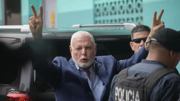 Panamá anuncia que el expresidente Ricardo Martinelli, condenado por corrupción, ha obtenido asilo en Colombia