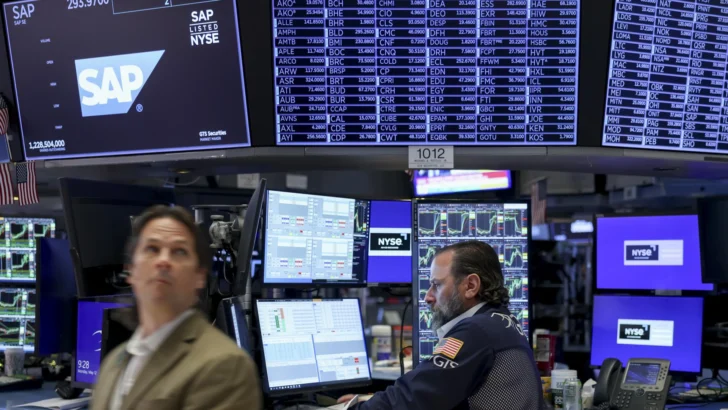 Wall Street cierra rojo tras aumento repentino en bonos Wall Street cierra rojo tras aumento repentino en bonos