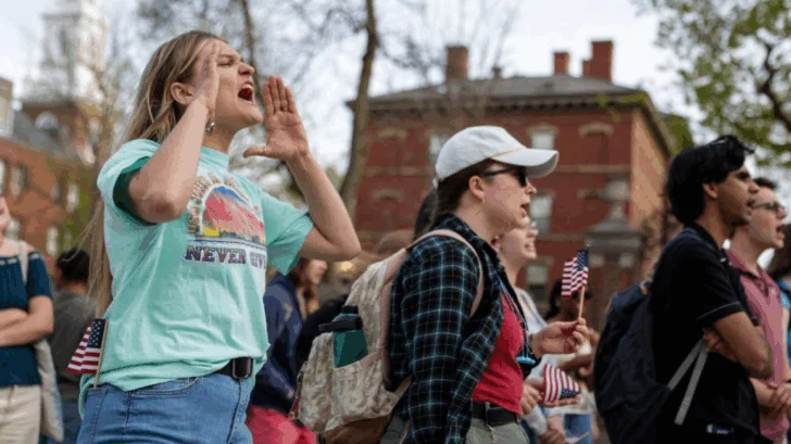 La Universidad de Harvard demanda al gobierno de Trump por revocarle el derecho a matricular a estudiantes extranjeros