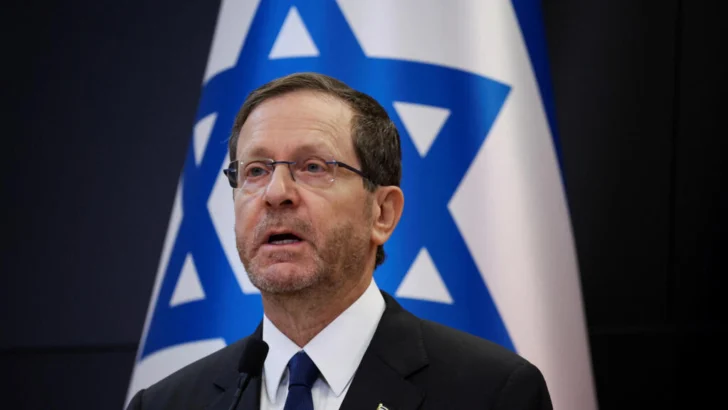 Herzog demanda a Hamás liberar a los rehenes mientras Israel combate incendios cerca de Jerusalén