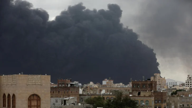 Yemen: Israel ataca Saná y escala su ofensiva contra los hutíes