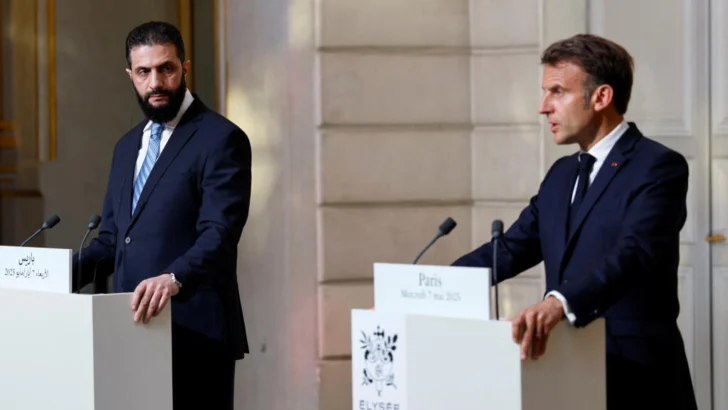 Emmanuel Macron pide al presidente sirio que proteja a todos los sirios sin excepción