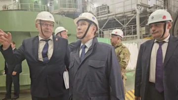 Putin visita Kursk tras proclamada expulsión de Kiev; Moscú denuncia ataque masivo de Ucrania con drones