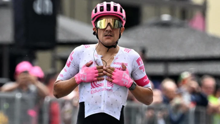 Carapaz gana la etapa 11 del Giro, el mexicano Del Toro refuerza la maglia rosa