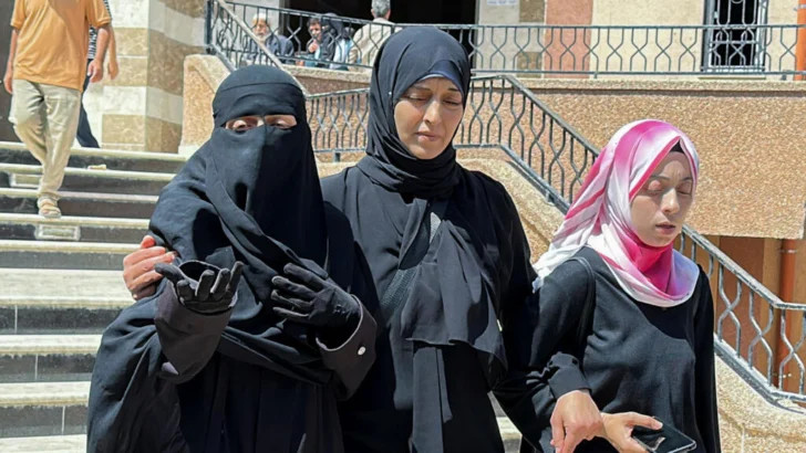Solo Dios nos da fuerzas: la tragedia de un matrimonio gazatí, cuyos nueve hijos fueron asesinados por Israel Solo Dios nos da fuerzas: la tragedia de un matrimonio gazatí, cuyos nueve hijos fueron asesinados por Israel