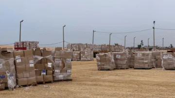 La Fundación Humanitaria de Gaza comienza a repartir alimentos