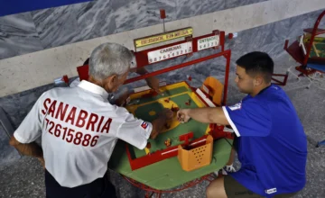 Béisbol en mesa: la versión 'a lo cubano' del futbolín que busca pegar un jonrón