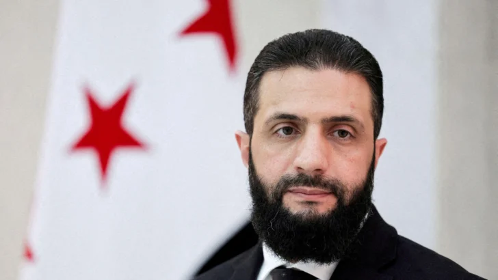 Quién es Ahmed al Sharaa, el líder de Siria con pasado yihadista que se reunió con Trump tras el levantamiento de sanciones de EE.UU.